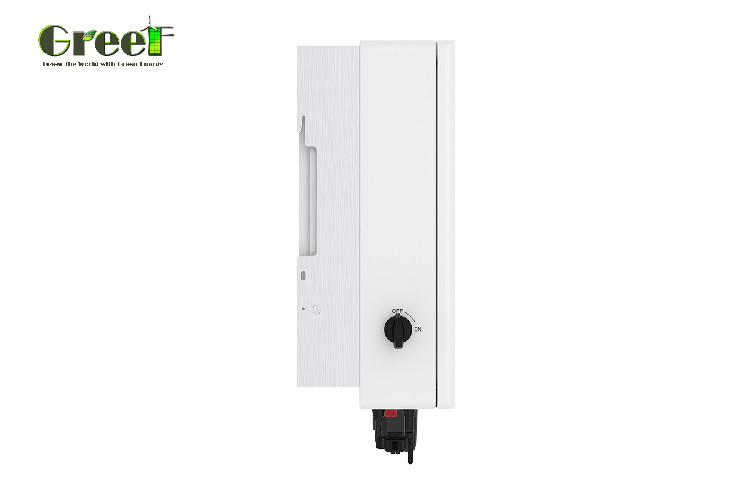 Inversor de red con 95% de eficiencia para frecuencias de 50/60Hz y rango de temperatura -25°C a 60°C