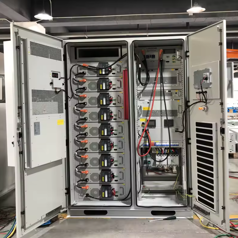 Cabinet exterior de baterías con voltaje nominal del sistema de 204-768 voltios y 64-241 kilovatios hora de energía eléctrica con nivel de protección IP54